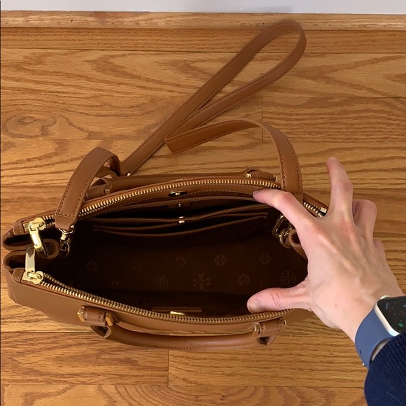 Tory Burch Robinson Bag - Picture 4 of 11